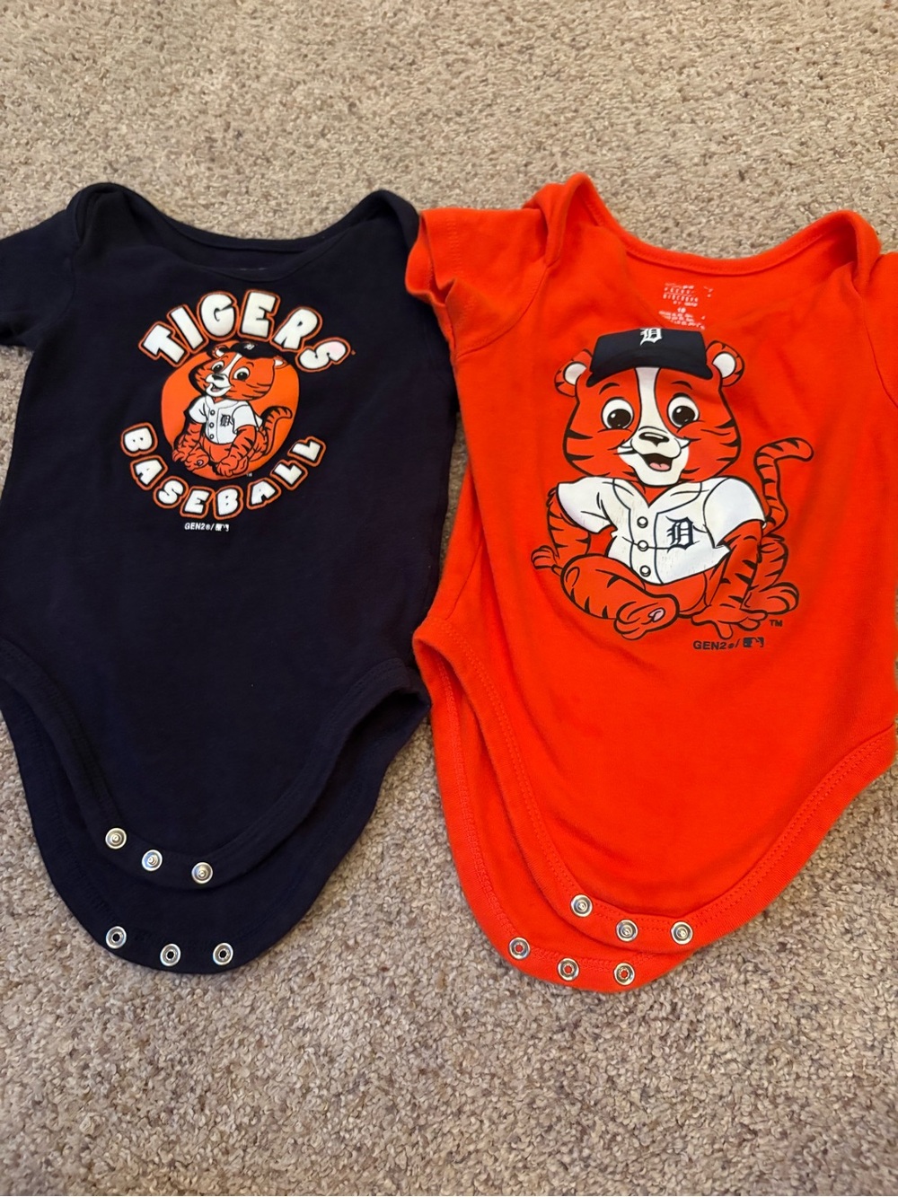 Set Of 2 Detroit Tigers MLB Baby Bodysuit 18 Months Short Sleeve